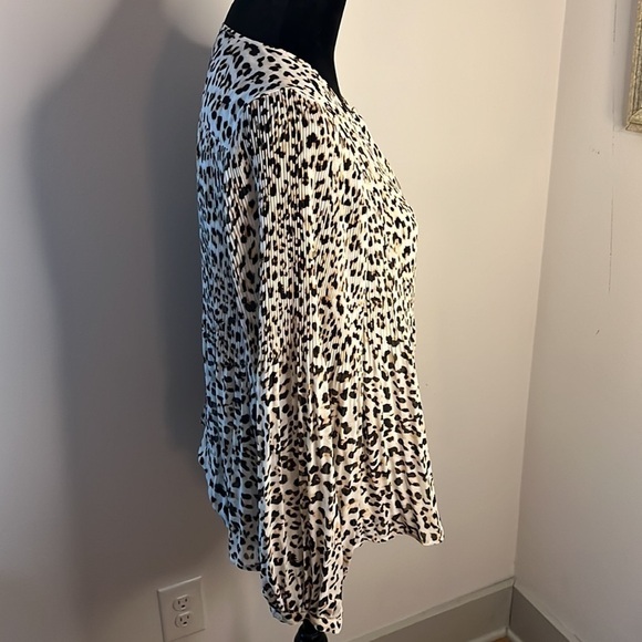 Banana Republic animal print pleated buttoned down long sleeves top blouse Sz S - Picture 3 of 7